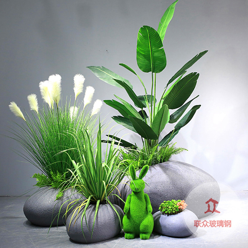 深圳玻璃鋼雕塑平時保養(yǎng)要注意哪些問題呢？