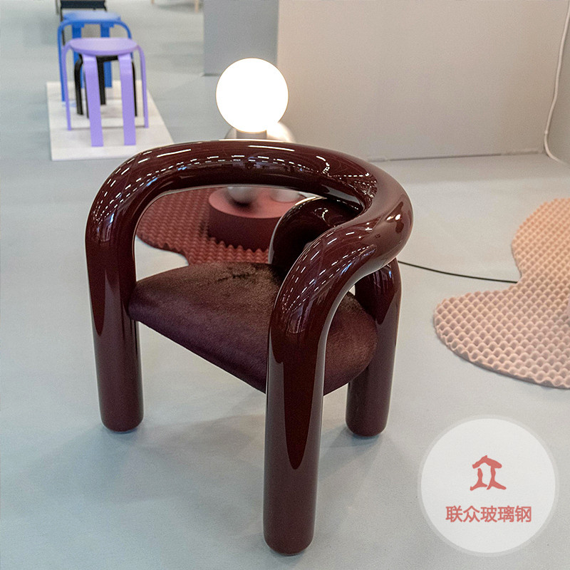 商場(chǎng)玻璃鋼座椅防腐木坐凳裝飾戶外休閑長(zhǎng)凳美陳廣場(chǎng)中空休息椅子